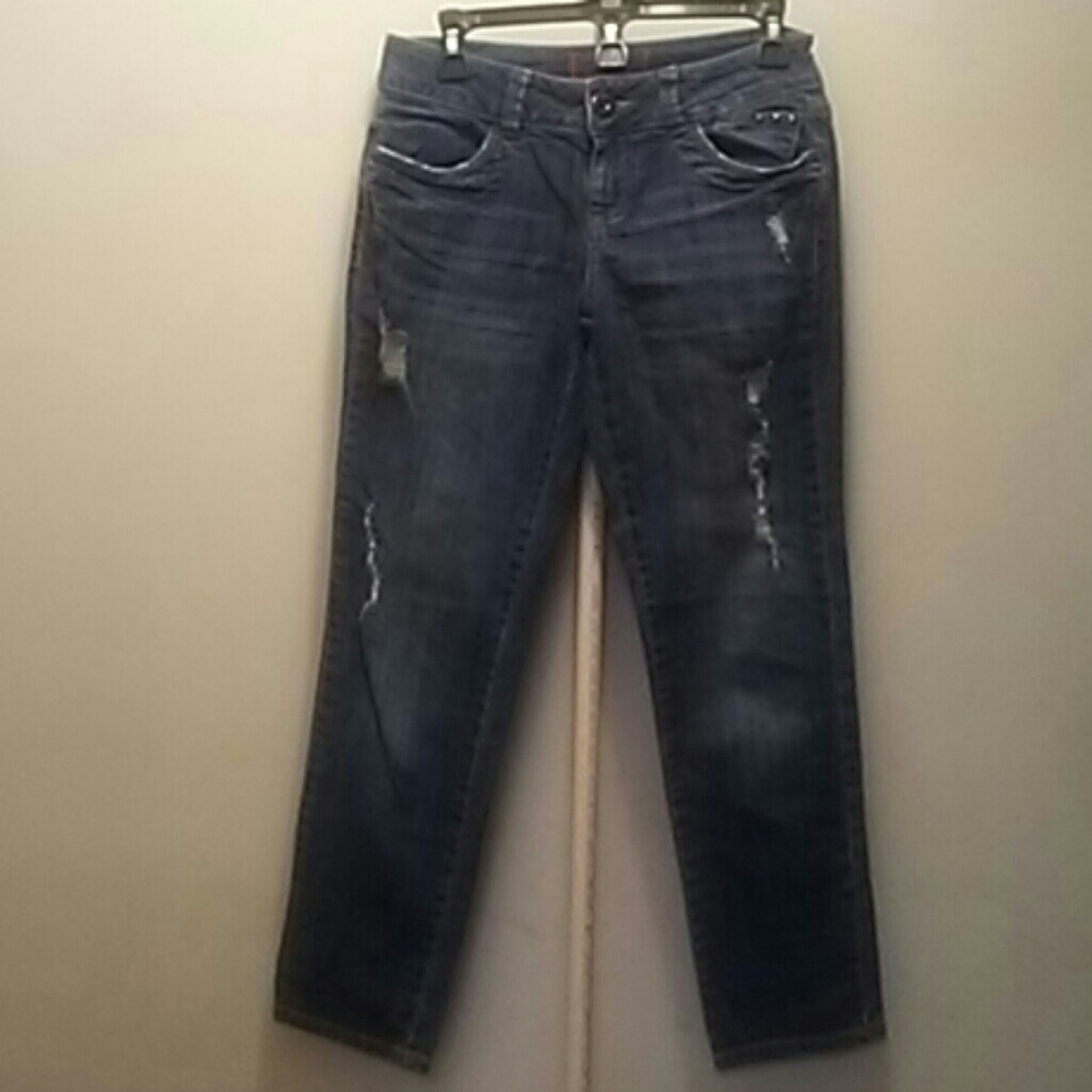 Elle Distressed jeans size 4
